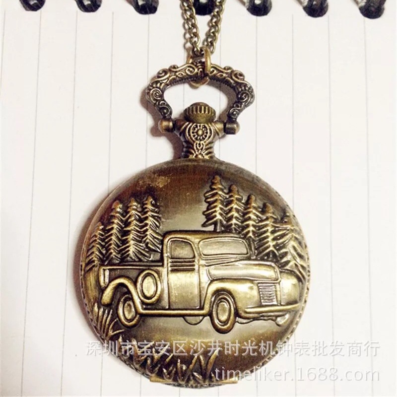 British Fashion Antique Large Classic Car Pocket Watch Nostalgic Quartz Sweater Chain Watch Gift Watch Wholesale