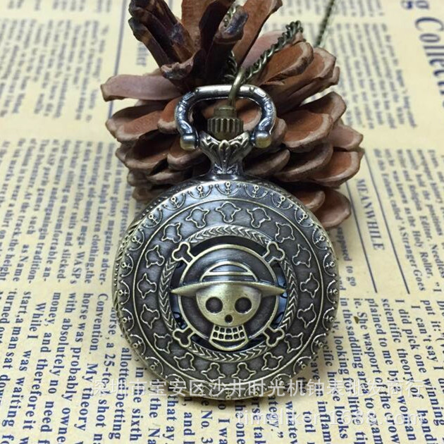 Supply medium size anime pocket watch skull round flip retro fashion flip hollow pocket watch gift wholesale