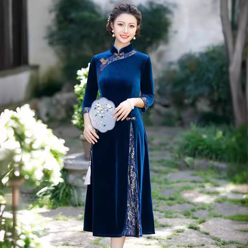 Retro-style improved cheongsam skirt with elegant buckles to cover the belly and slimming stitching with a large hem skirt