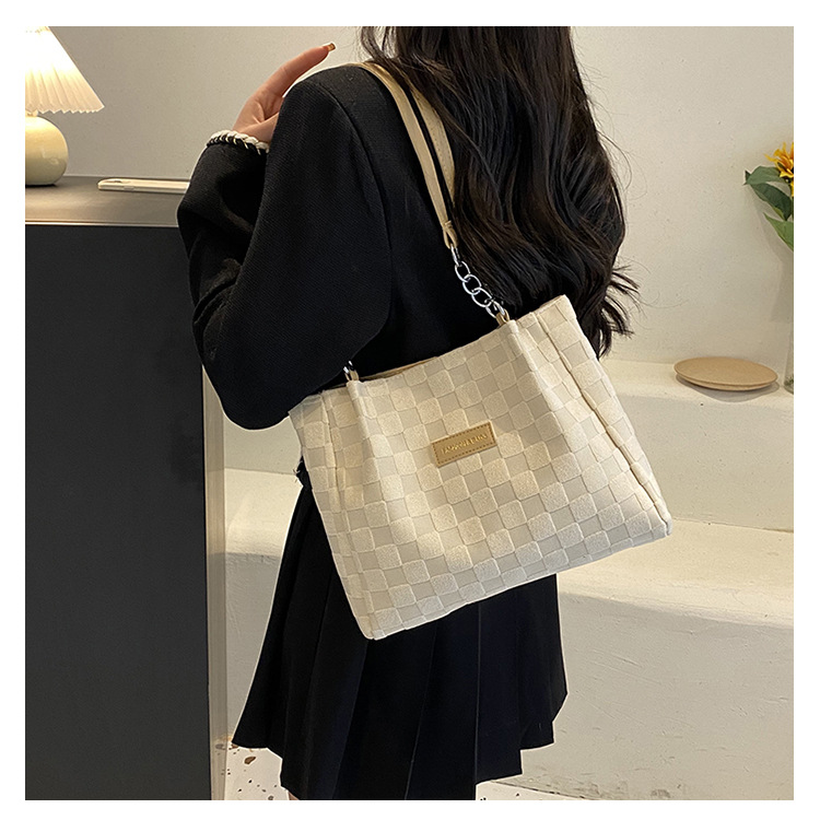 2026 new trendy large-capacity shoulder bag for women, fashionable and versatile underarm tote bag, casual portable commuting bag