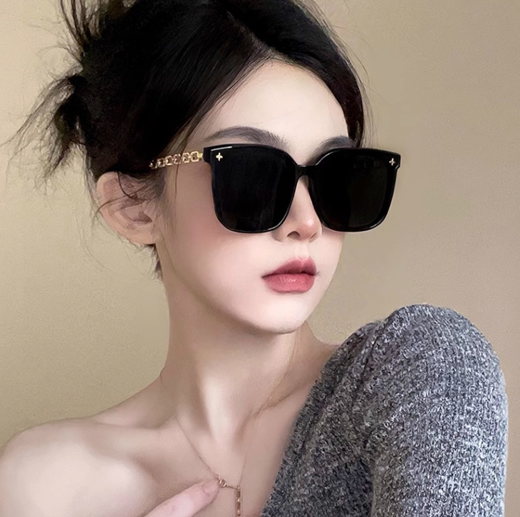 High-end sunglasses for women, slimming face, 2023 new style, chain leg star sunglasses, big face, slimming, black