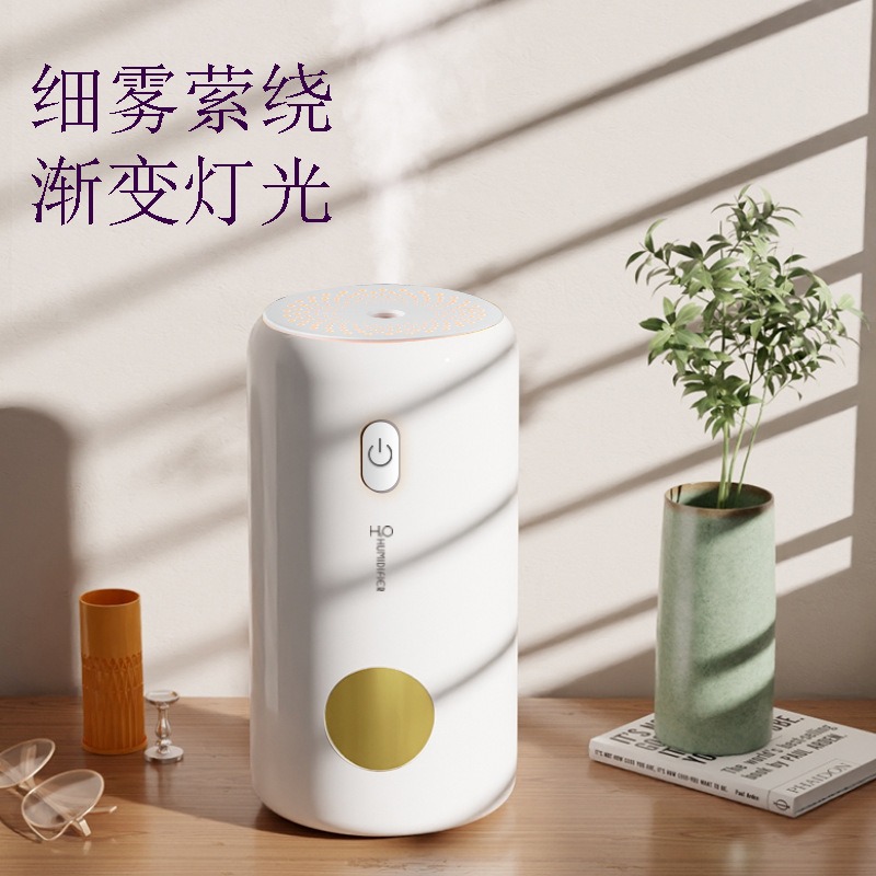 Mini car humidifier home desktop student air purifier USB car aromatherapy machine large fog volume silent