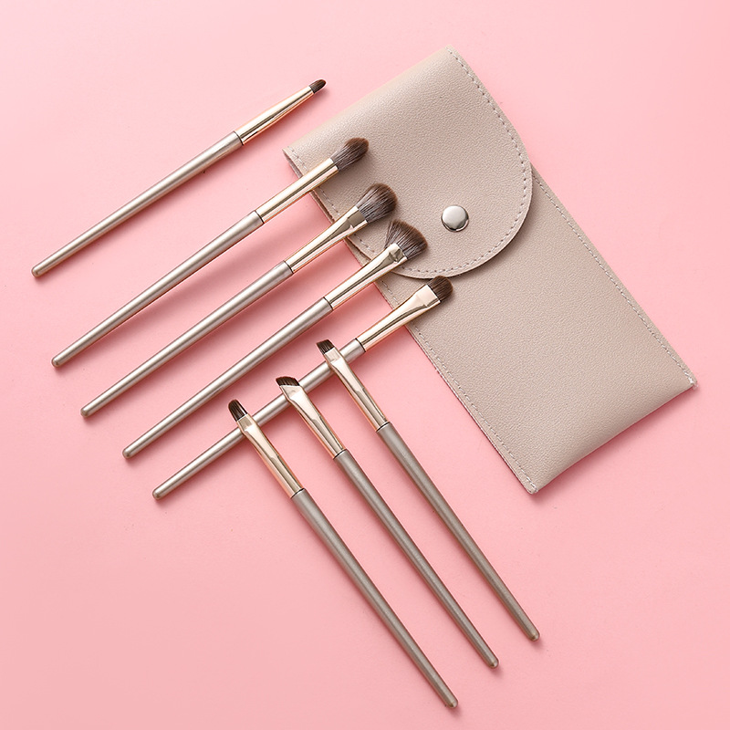 Gilt 8-piece makeup brush set, blade eye shadow and eyeliner brush, nose shadow brush, smudged point blush brush, loose powder and soft bristles