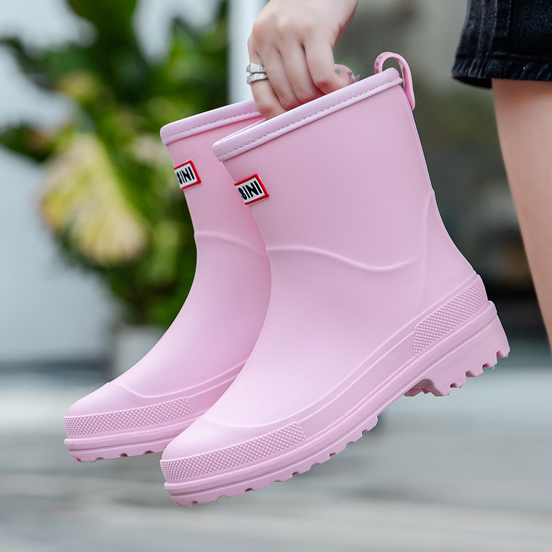 All-season adult rain boots, fashionable outdoor wear, women's mid-calf non-slip waterproof shoes, rain boots, overshoes, outdoor
