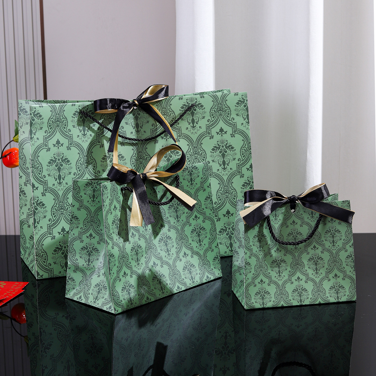 Green high-end gift bag, hand-held paper bag, bow holiday gift bag, printed logo, ready-made candy bag