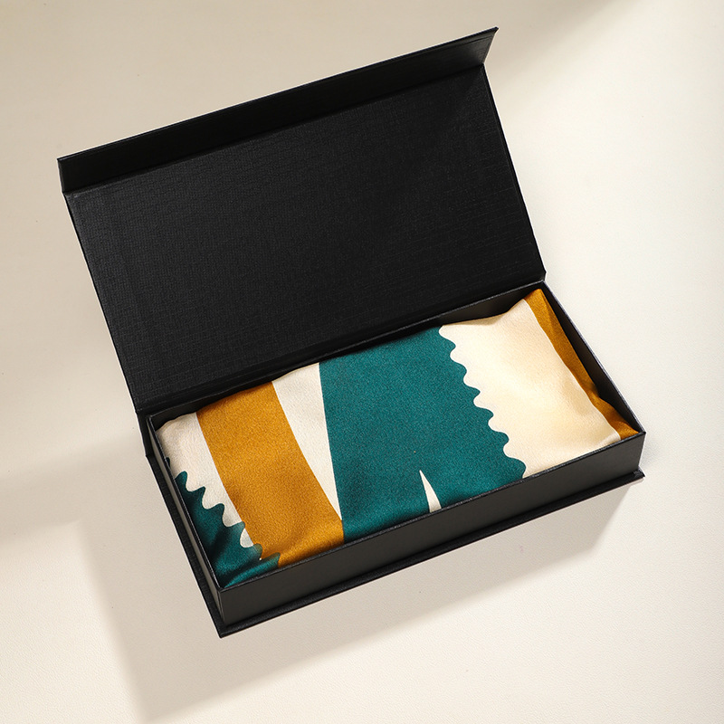 Simple flip-top gift box, universal magnetic book-shaped gift box, holiday eye mask, scarf gift box, thickened packaging empty box