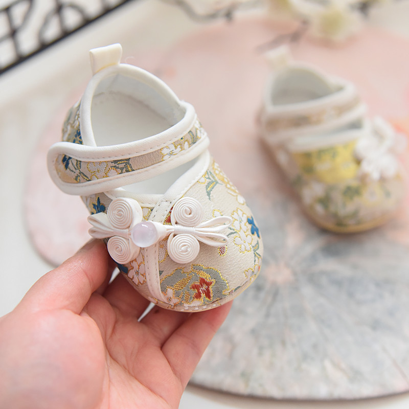 Spring, autumn and summer baby girl cloth shoes baby soft sole toddler shoes national style embroidered single shoes 100 days anniversary breathable commemoration