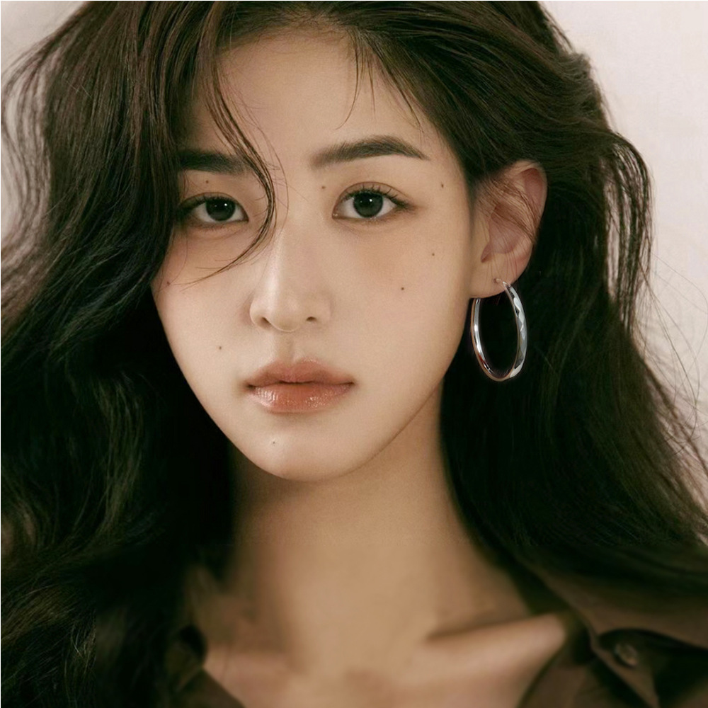 Hollow rhombus large earrings, ultra-light OL girl simple exaggerated circle earrings, irregular section geometric large earrings