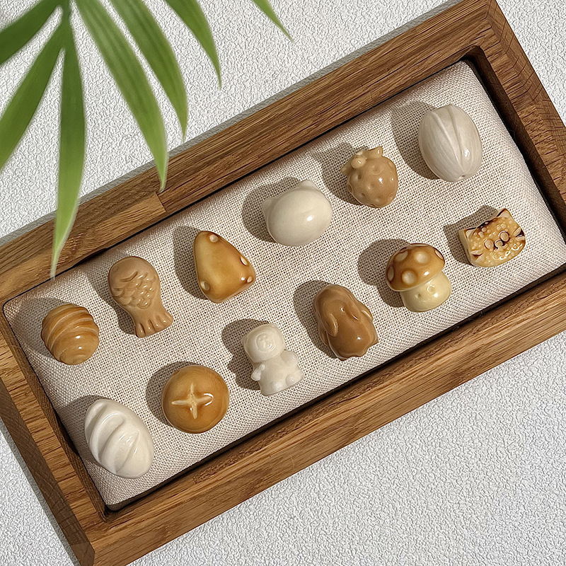 Factory direct sales carvings, ivory fruit accessories, loose beads, diy bracelets, cute small animal accessories, wholesale toys