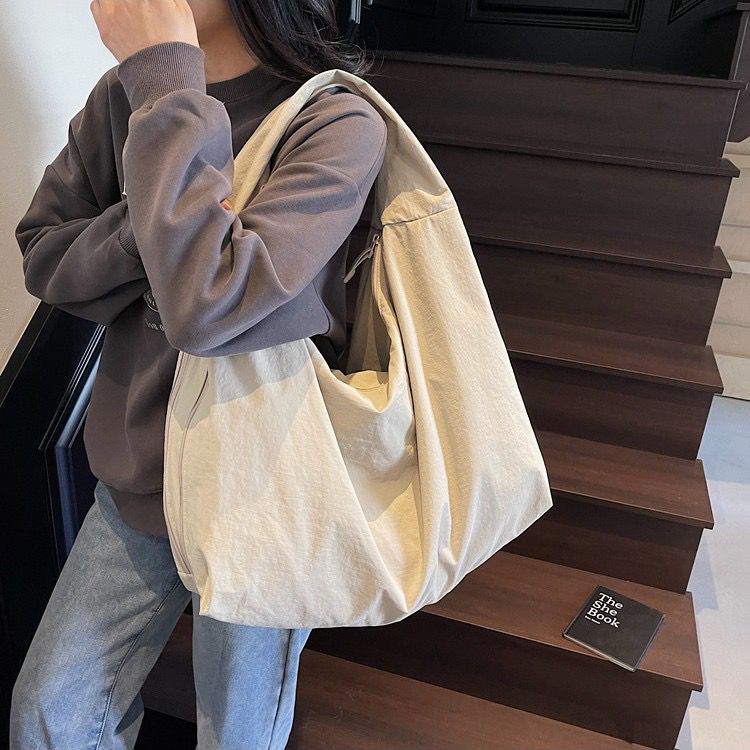 New high-end shoulder crossbody bag for women, spring and summer large-capacity portable tote bag for women, niche exquisite armpit bag for women