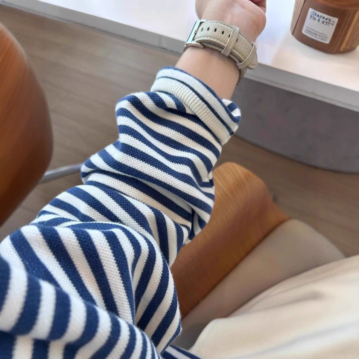 Korean style blue and white striped sweatshirt for women, super hot trend in autumn, chic, relaxed, lazy style, loose long-sleeved top