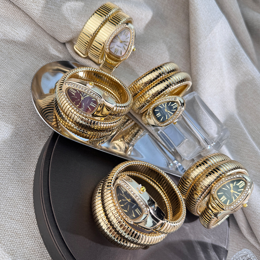 Foreign trade snake-shaped women's bracelet watch spot creative versatile quartz watch wholesale personalized bracelet watch wholesale manufacturer